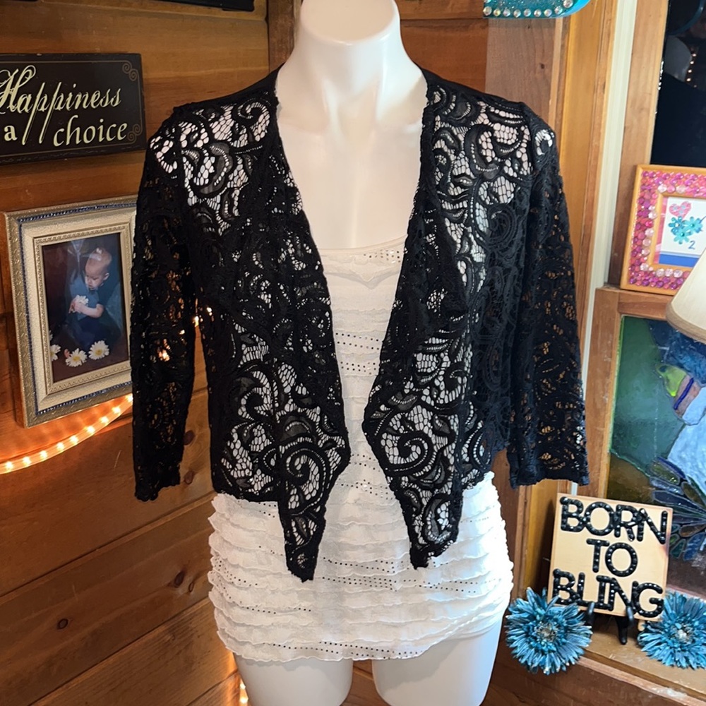 Lacey short chic cardigan lace front- solid back